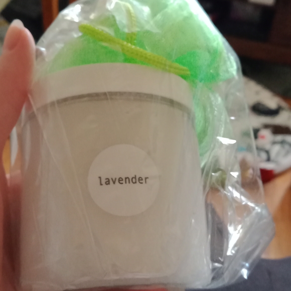 Fig+Olive Exfoliating Salt Scrub - Picture 4 of 4